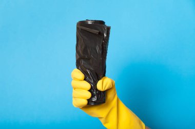 Selofan plastik çöp torbası, çöp tenekesi.