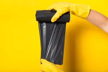 İzole edilmiş çöp torbası, plastik çöp kovası..