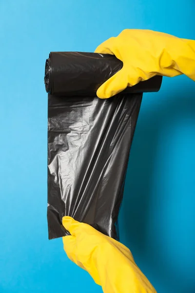 Black garbage bag, bin chores. Polyethylene trash. — ストック写真