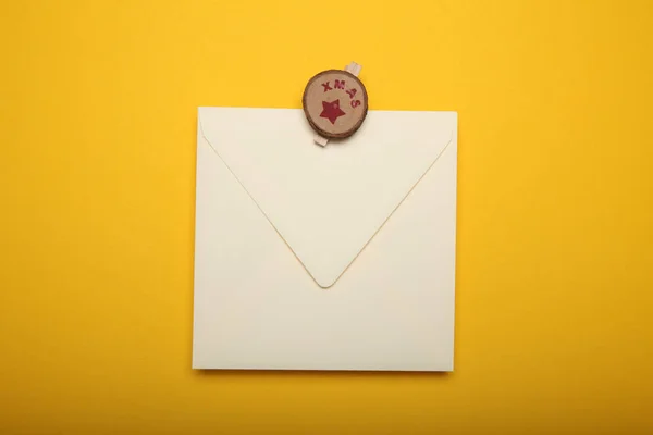 Escribir carta de Navidad, sorpresa del niño . —  Fotos de Stock