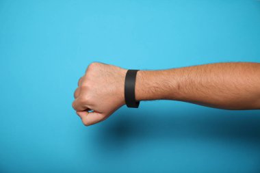 Konser bilekliği modeli, etkinlik bilekliği. Kol etkinleştirmesi