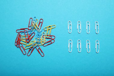 Kaos ve düzenin kontrolü, karmaşa.