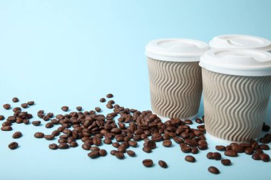 Bir fincan kahve, yemek ve kahve servisi..