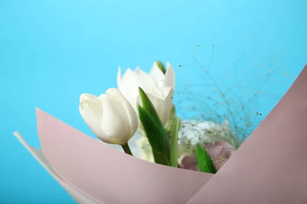 Renkli doğal çiçek buketi, bahar romantik arka planı. — Stok fotoğraf