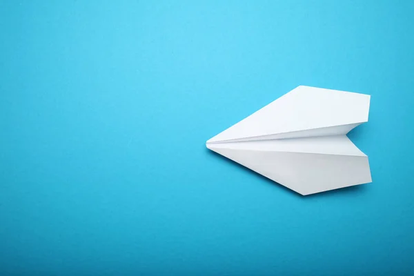 Avião de origami artesanal. Antecedentes. Espaço de cópia para t — Fotografia de Stock