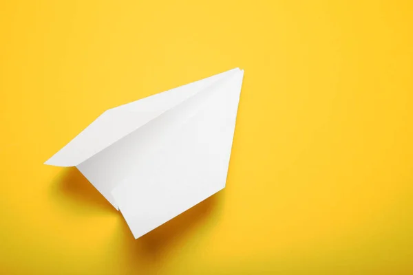 Conceito de bate-papo de negócios, avião de papel branco . — Fotografia de Stock