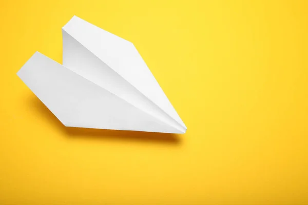 Avião de origami artesanal. Contexto da aviação . — Fotografia de Stock