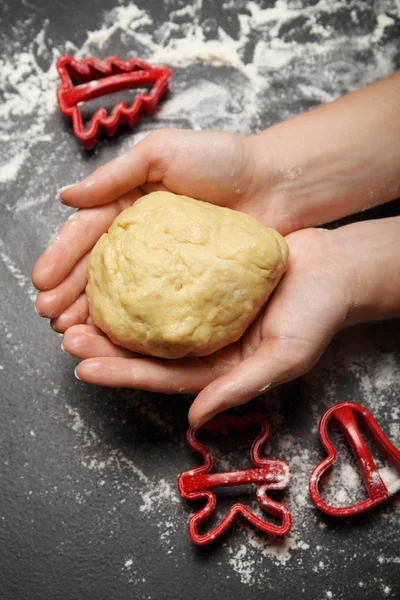 Weihnachtsplätzchenteig, Weihnachtsbäckerei. — Stockfoto