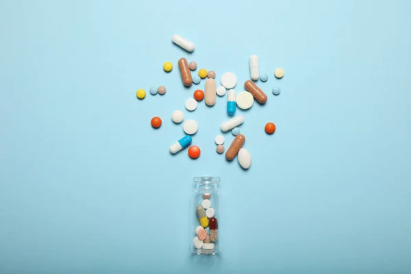 Pills and drug addiction. Antibiotic, aspirin, calcium. Emergenc — Stock Photo, Image