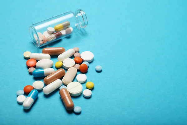 Prescription pharmacy drugs. Antibiotic overdose. Medicine backg — Stock Photo, Image