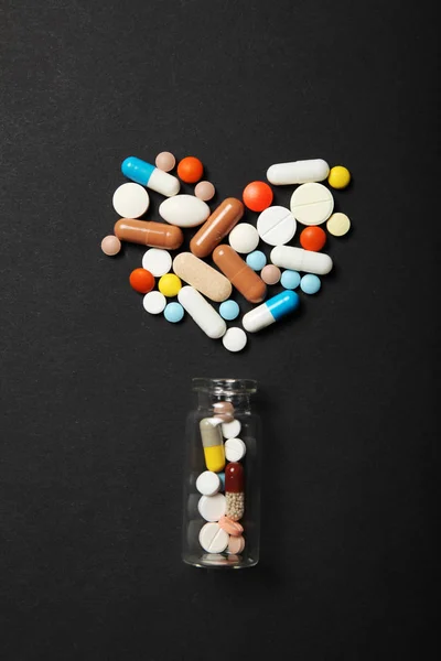 Léky na předpis. Antibiotické předávkování. Zpětný chod medicíny — Stock fotografie