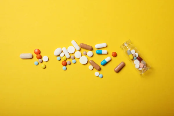 Medicine capsule, pills and drugs. Accessibility pharmacy. — Stock Photo, Image