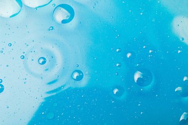 Suda yağ kabarcıkları, soyut damlalar..