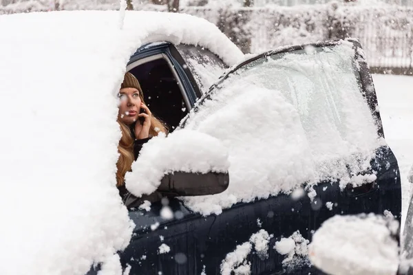 Young Woman Calling Help Assistance Snow Covered Car Engine Start — Stock Photo, Image