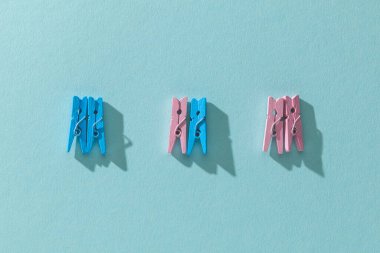 Toplumda homoseksüel ve heteroseksüel çiftler ve aileler. Kavram.