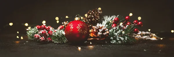 Πρωτοχρονιά Και Διακόσμηση Χριστουγέννων Φόντο Διακοπών Κόκκινο Εορταστικό Στολίδι Μπάλα — Φωτογραφία Αρχείου