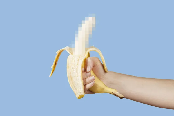 Banano Censurado Oculto Mano Sobre Fondo Azul Cachonda Excitada Pene — Foto de Stock