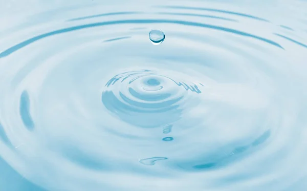 Капля Воды Брызги Фона Небольшое Воздействие Вызывает Большие Изменения Рябь — стоковое фото