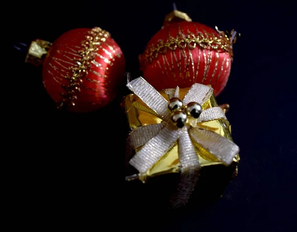 Red Christmas Balls Golden Gift — Stock Photo, Image