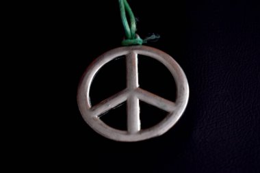 Barış sembolü kolye.