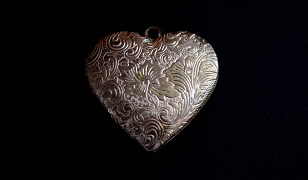 Stříbrný Přívěsek Tvaru Srdce — Stock fotografie