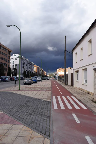 Calle Con Carril Bici Día Nublado —  Fotos de Stock