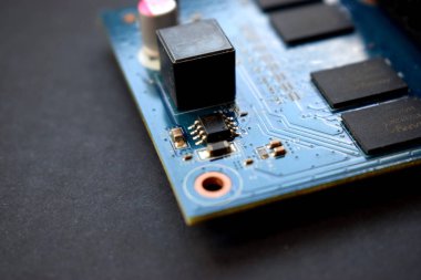 Çip ve elektronik bileşenler.