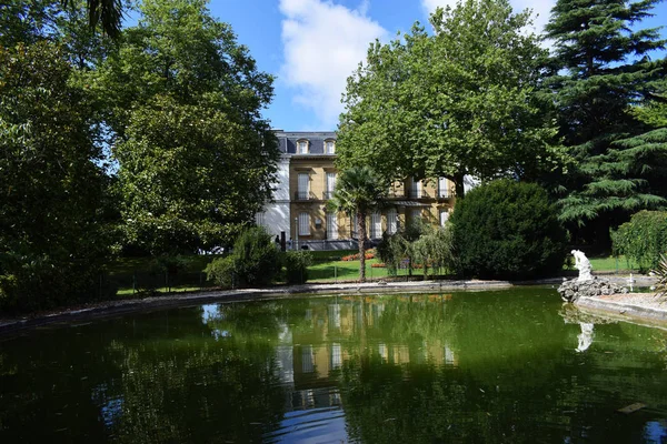 Palácio Frente Para Longo Jardins — Fotografia de Stock