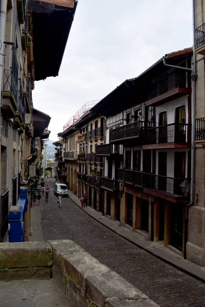 Ruas Casas Dia Nublado Hondarribia Espanha — Fotografia de Stock