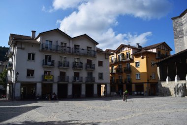 Irura meydanı ve belediye binası, İspanya.