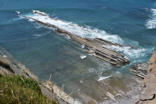 Skály Kameny Moři Vlnami — Stock fotografie