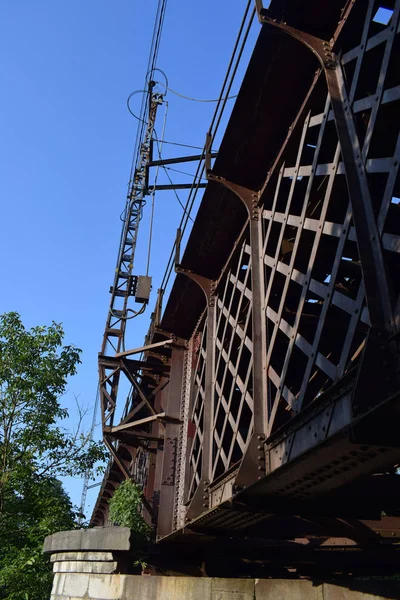 Estrutura Ferro Uma Ponte Onde Passa Uma Férrea — Fotografia de Stock