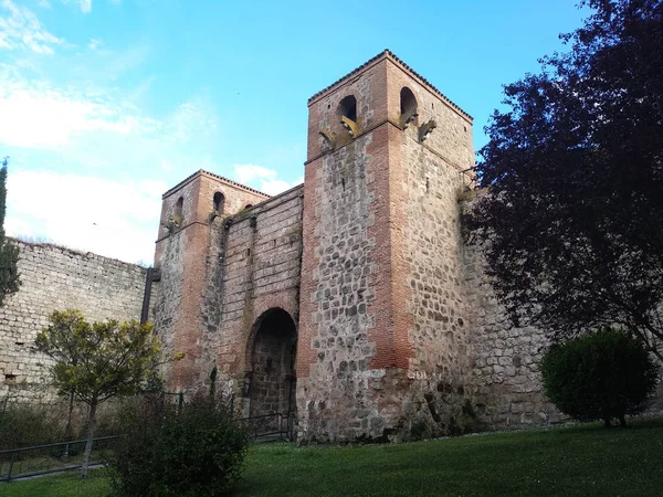 Είσοδος Αρχαίου Και Μεσαιωνικού Τοίχου — Φωτογραφία Αρχείου