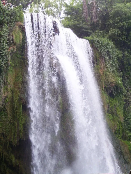 Cachoeira Corredeiras Água Pura Uma Montanha — Fotografia de Stock