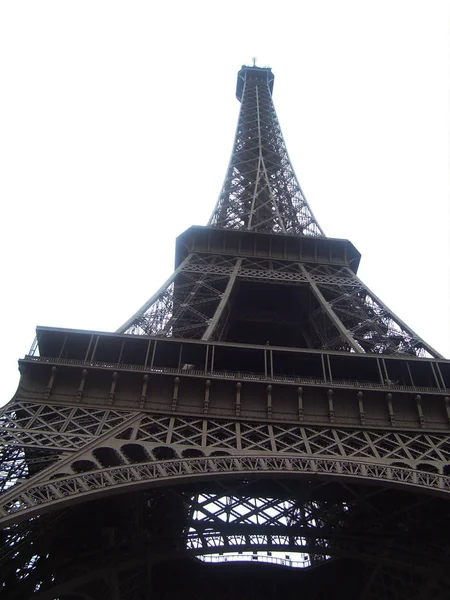 Eiffelturm Einem Bewölkten Tag — Stockfoto