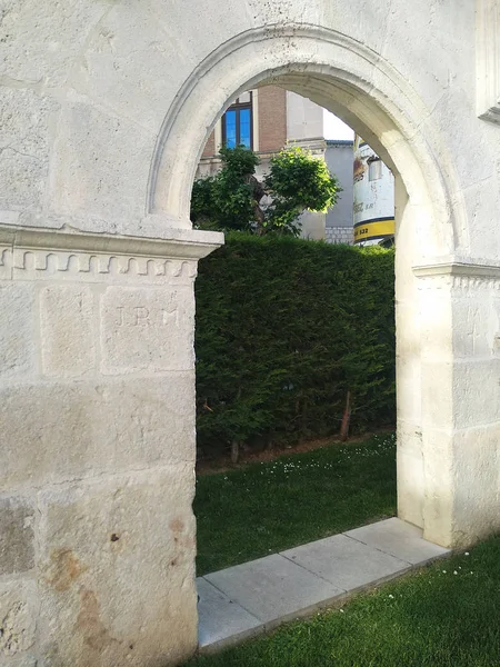 Arches Pierre Dans Jardin — Photo