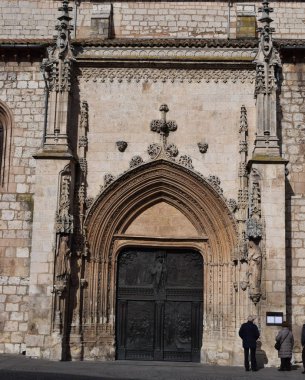 Gotik kilise kapısı.