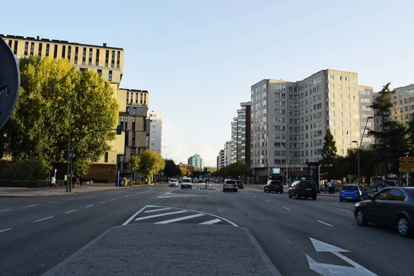 Calles Ciudades Por Tarde —  Fotos de Stock