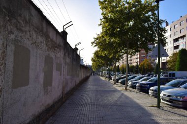 Öğleden sonra şehirlerin sokakları.