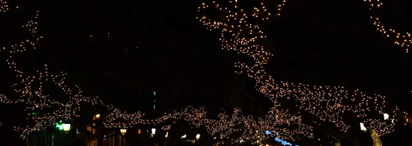 Luci Natale Sui Rami Degli Alberi — Foto Stock