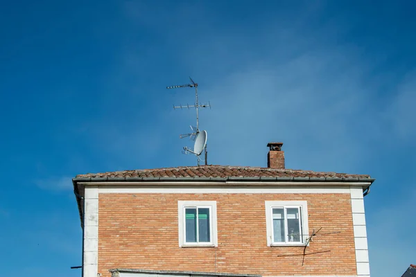 Antenne Sur Toit Une Maison — Zdjęcie stockowe