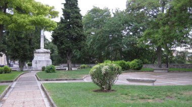 Sonbaharda bahçeler ve parklar.