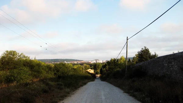 穿越山区景观的道路 — 图库照片