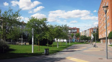 Sonbaharda sokaklar inşa ediliyor..