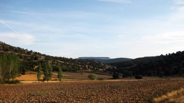 İspanya 'nın otlaklarıyla dağlık araziler.