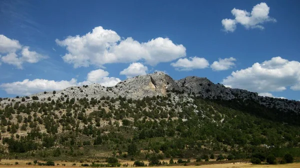 Kalksten Berg Solig Dag — Stockfoto