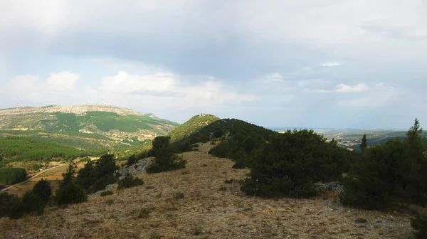 Bergiga Landskap Med Ängar Spanien — Stockfoto