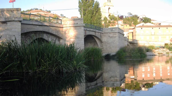 Ponte Romano Che Attraversa Fiume — Foto Stock