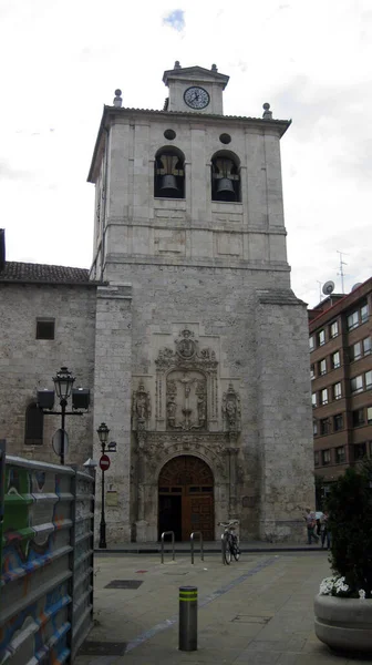 スペインのブルゴスにある古い教会の鐘楼 — ストック写真