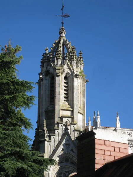 Campanario Una Iglesia Gótica — Foto de Stock
